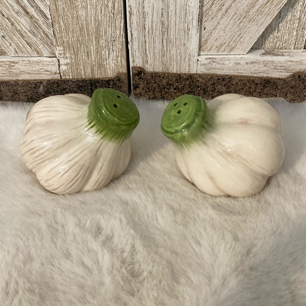 Ceramic Garlic Shakers